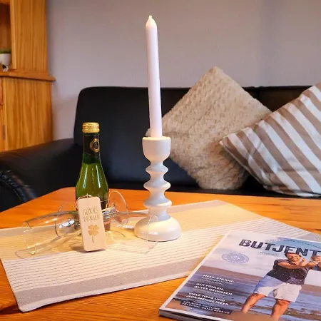 Burhave Gaestehaus 8 *